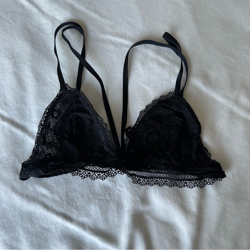 Victoria’s Secret Elegant Black Lace Bralette
